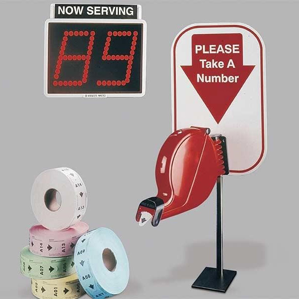 Turn-O-Matic display en dispenser in wachtrijopstelling